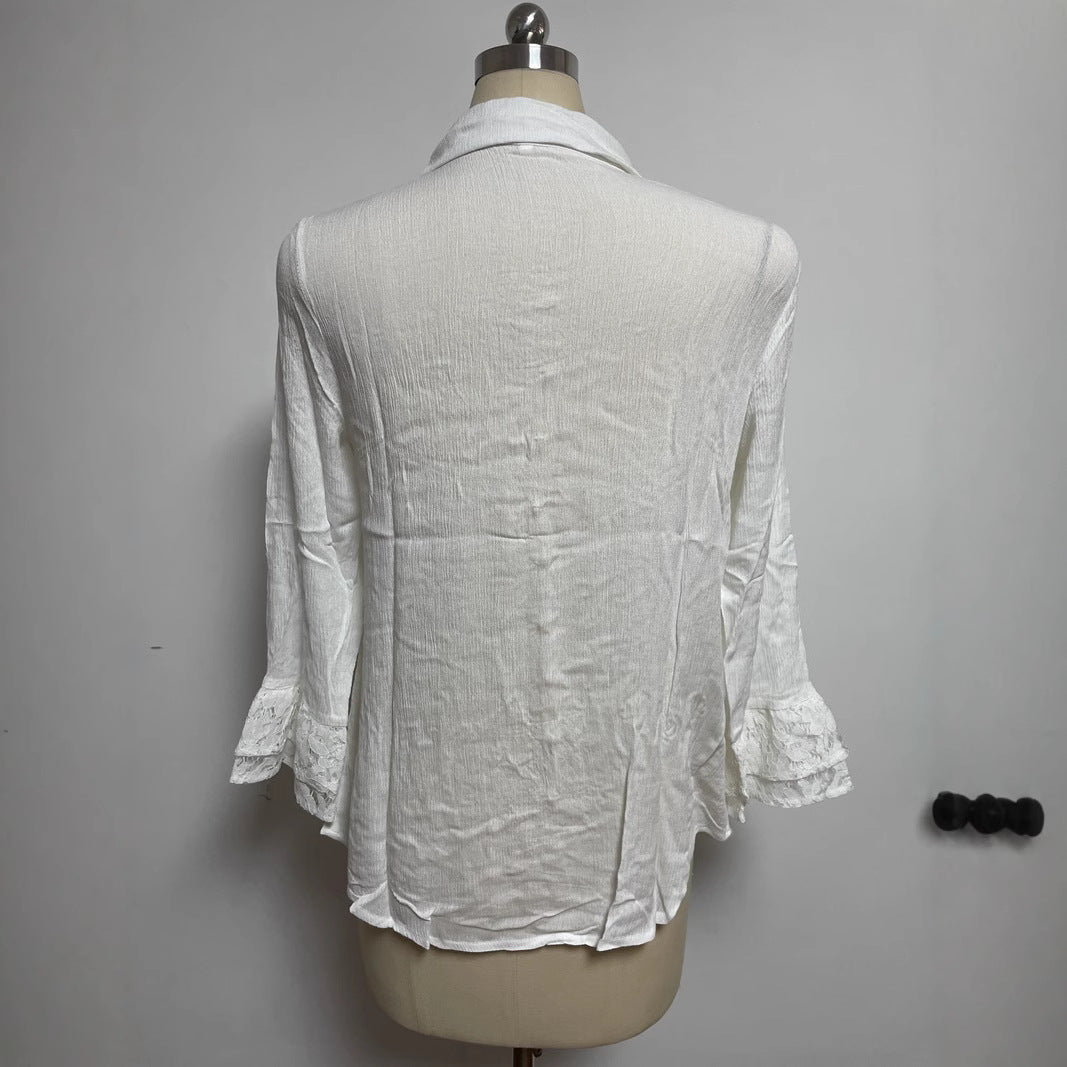 Dame nan halvtransparent kreppet bluse med spidsgennemsnit, stofbetrukne knapper og trekvart volantsleeves Skovae