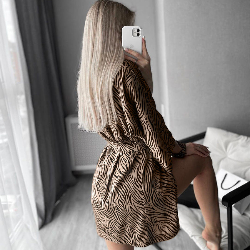 Dame Kimono-robe med stilfuld zebra-print og elastisk bånd Stilla