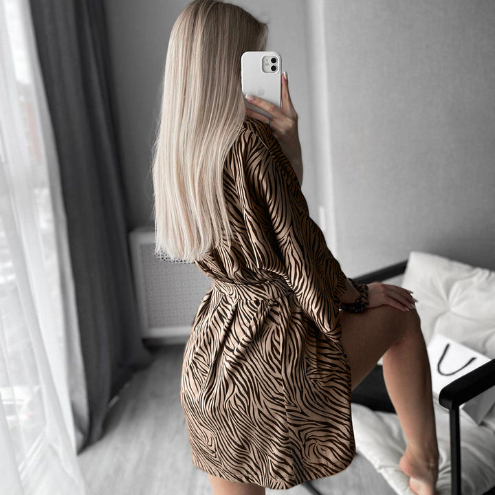 Dame Kimono-robe med stilfuld zebra-print og elastisk bånd Stilla