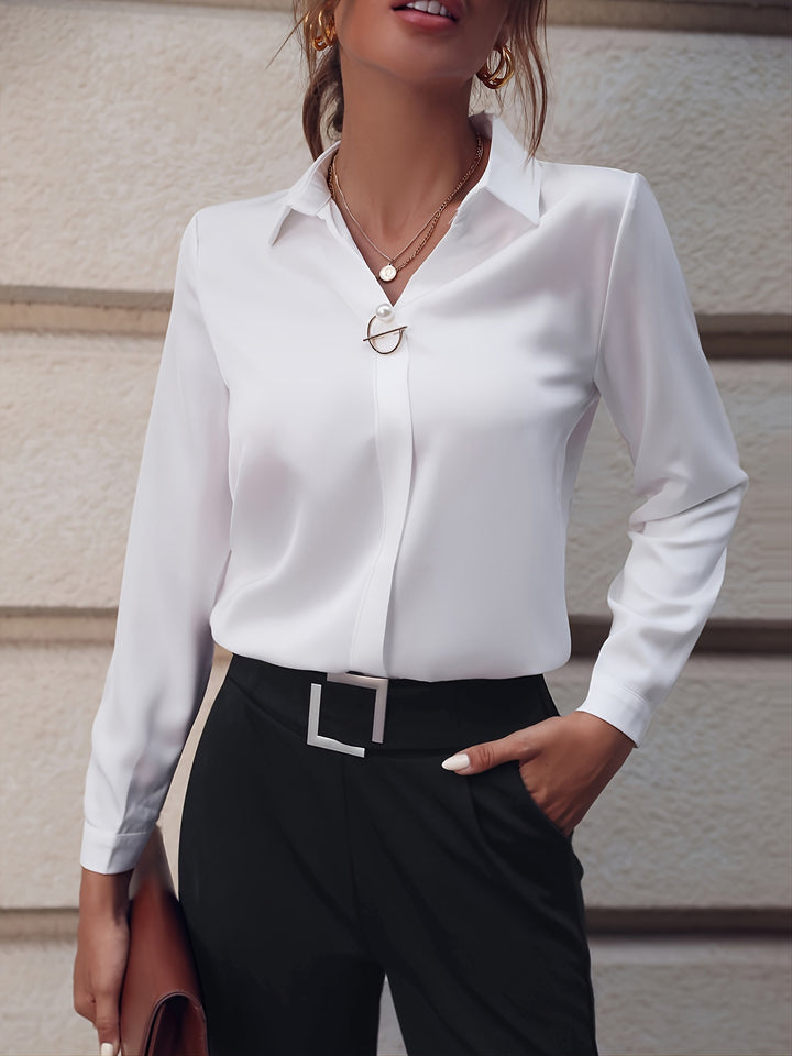 Dame Elegant Bluse med smidig tekstur og detaljeret knapliste Stilla