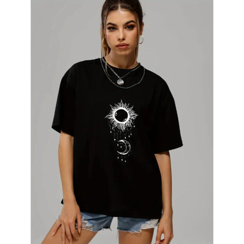 Dame Oversized T-Shirt med mystisk sol element Stilla