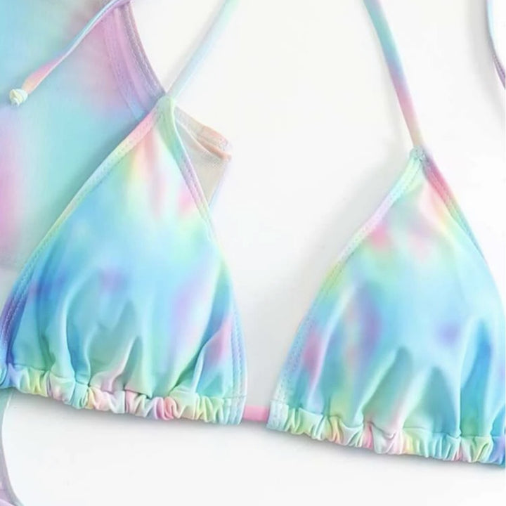 Dame minikjole med asymmetrisk snit og moderne tie-dye mønster Stilla