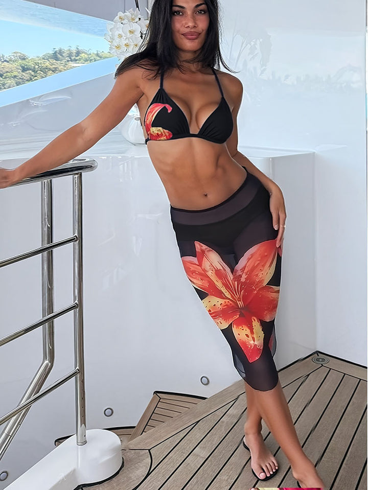 Dame bikini sæt med florale accenter og figursyet nederdel Skovae