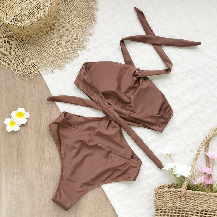 Dame Bikini-sæt med innovativt knudedesign og høj benudskæring Stilla