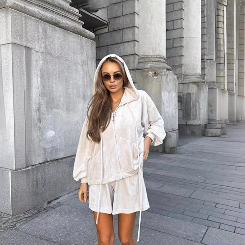 Kvinders afslappede velour hoodie- og shorts-sæt med løstsiddende design Skovae