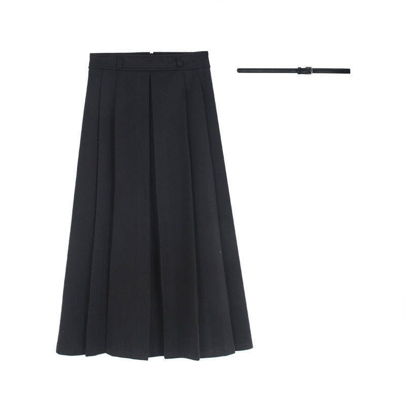 Dame elegant og svingende midirus med folder og matchende bælte Stilla
