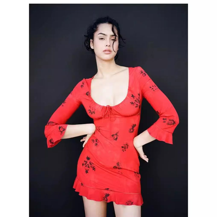 Dame Bodycon kjole med romantisk V-udskæring og blomstret design Stilla