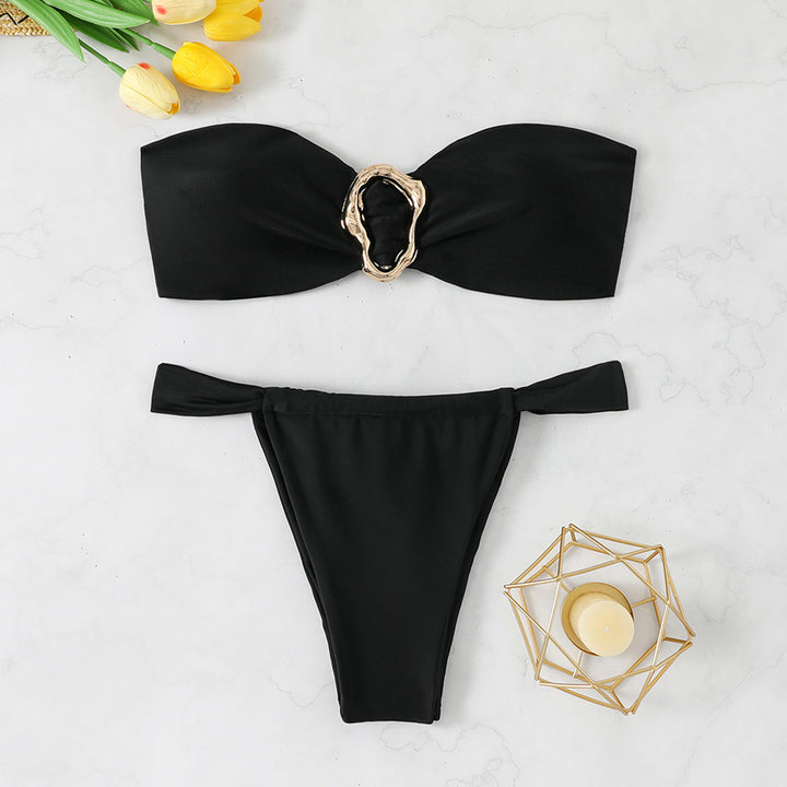Dame bandeau bikini med elegant ringdetalje fra Skovae
