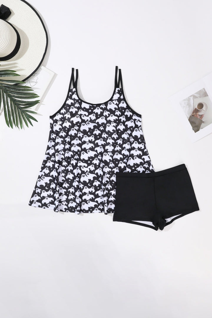 Damer legende strand-outfit med flydende top og shorts Skovae