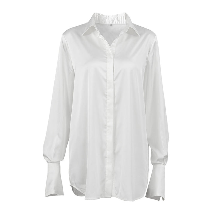 Dame Elegant Satin-Skjortebluse med smalt snit og fine knapdetaljer Stilla