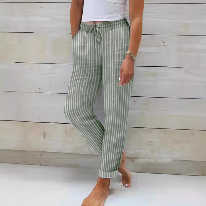 Dame fritidshose med trendy stribet mønster og elastisk talje Stilla