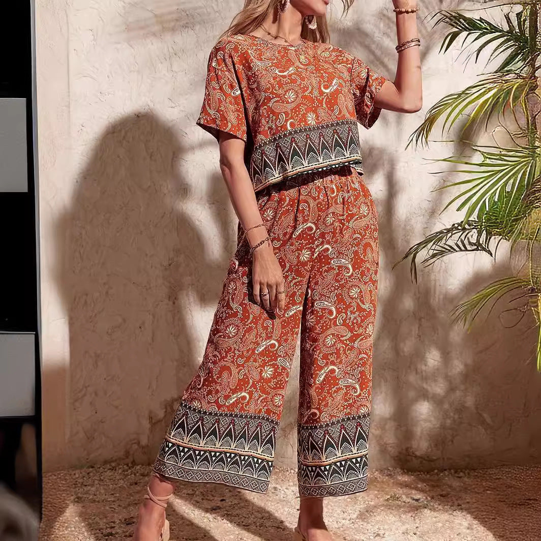 Damekombination i Boho-stil med fritidsoverdel og bredt ben Stilla