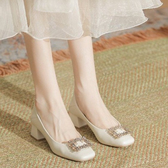 Dame pumps med glitrende strass-akkent og elegant blokhæl Stilla