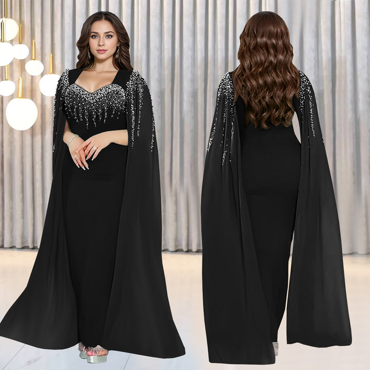 Dame Elegant aftenkjole med ædel kappe og glitrende detaljer Stilla