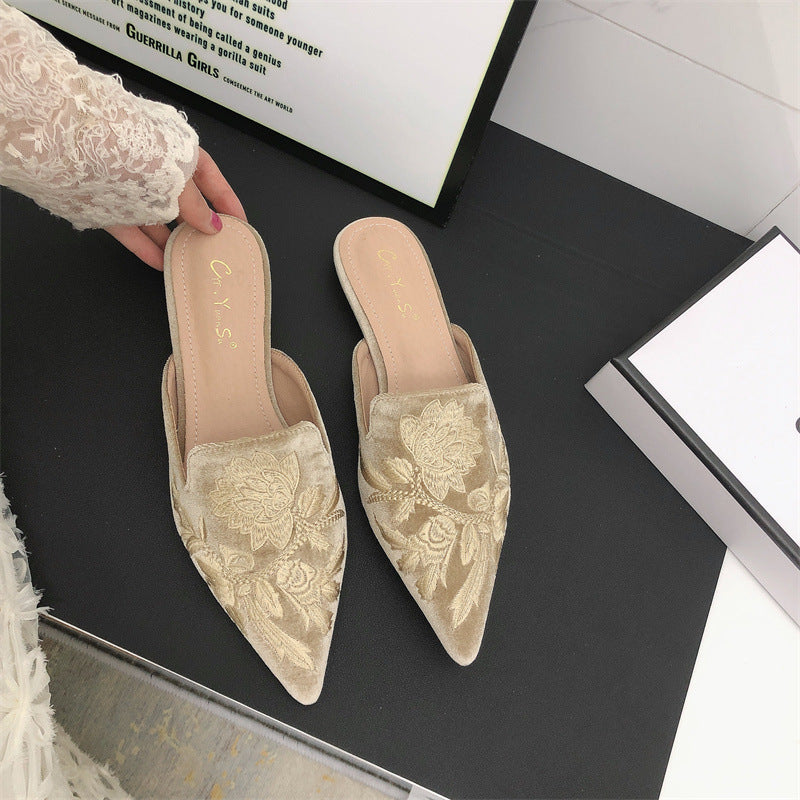 Dame mules med luksuriøse broderier og elegant spidsedesign Stilla