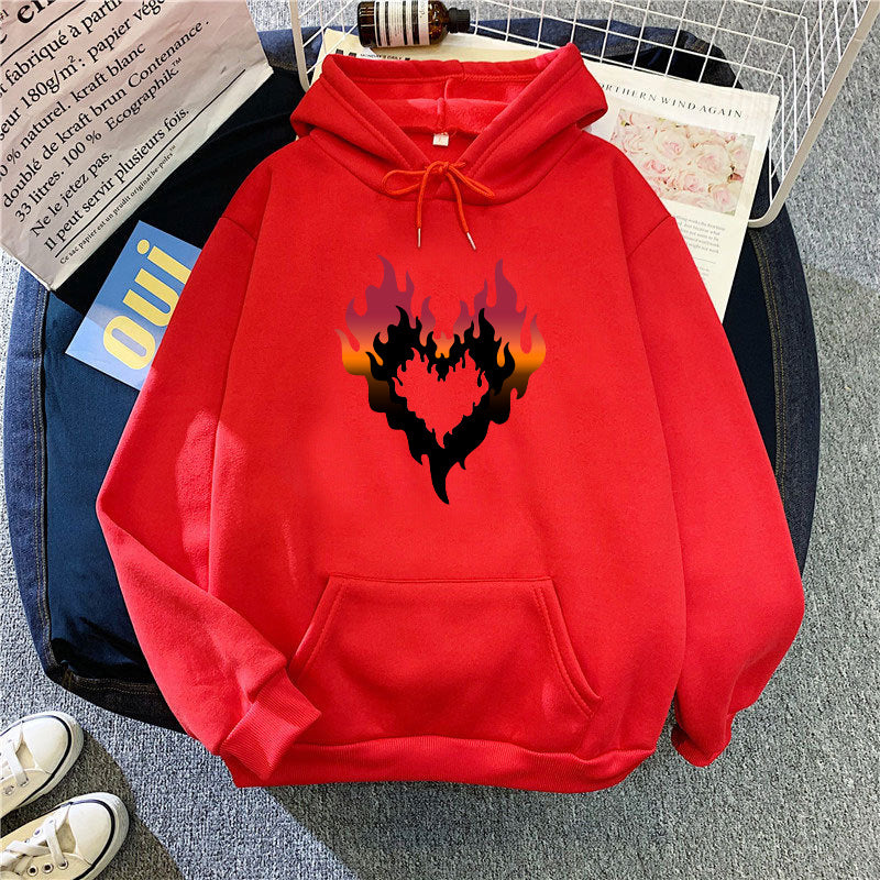 Kvinders hoodie med kreativ flammehjerte design Skovae