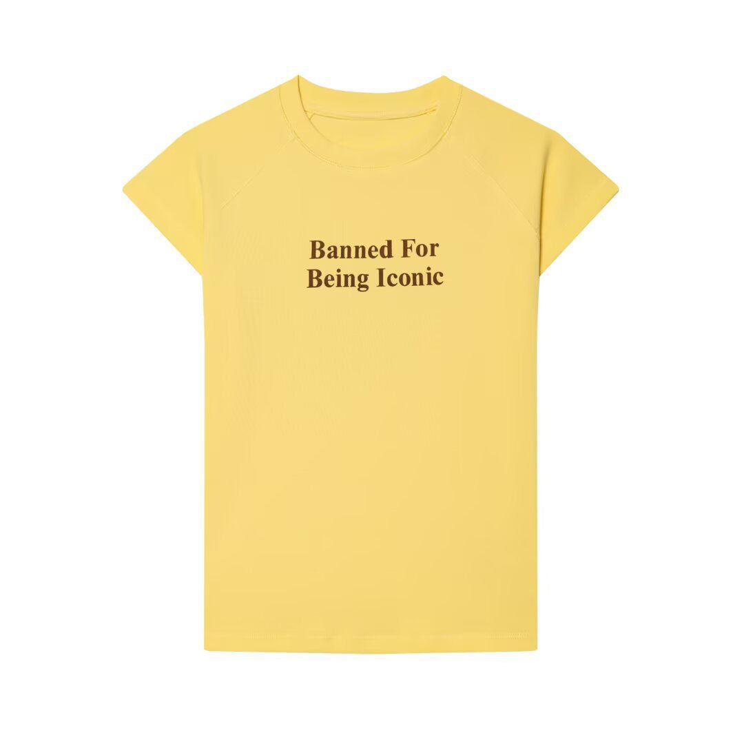 Dame T-shirt med moderne skrift og afslappet snit Skovae