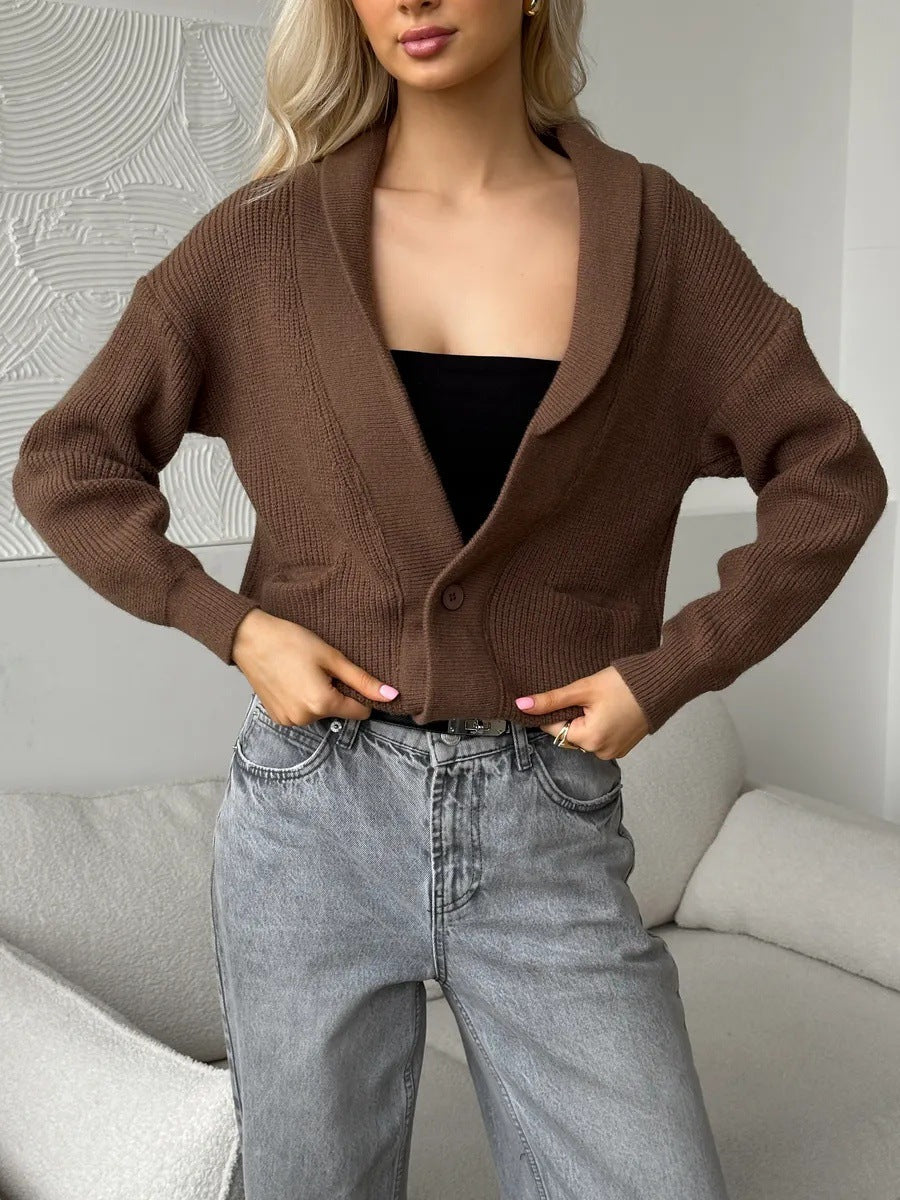 Kvinders cardigan med sjalkrave og knapdetalje Stilla
