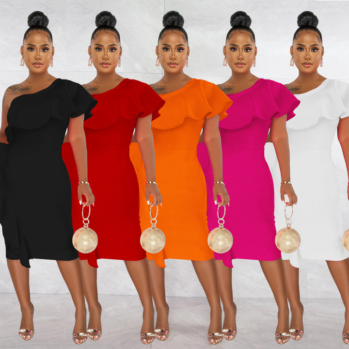 Dame Elegant One-Shoulder-Kjole med Volantdetaljer og Figursyet Snit Stilla