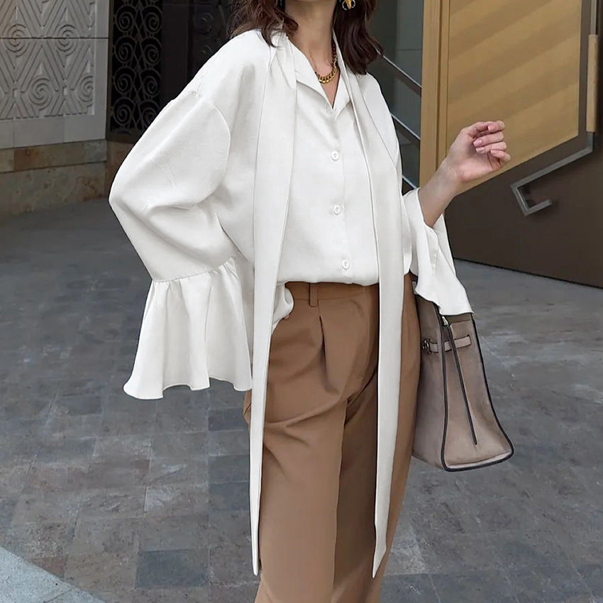 Damebluse med voluminøse ærmer og elegante bindebånd Stilla
