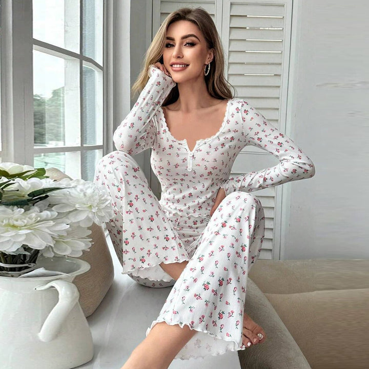 Dame pyjamasæt med blomstermotiv og elegante spidsdetaljer Stilla