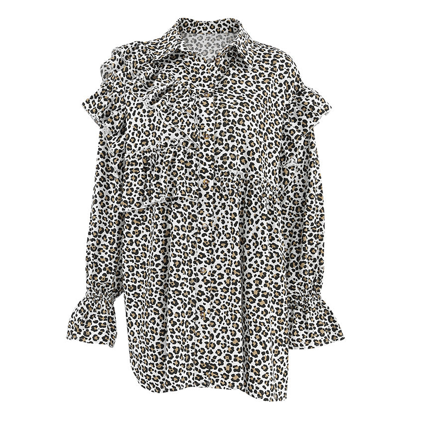 Dame skjorte med flæse detaljer i leopardmønster Stilla