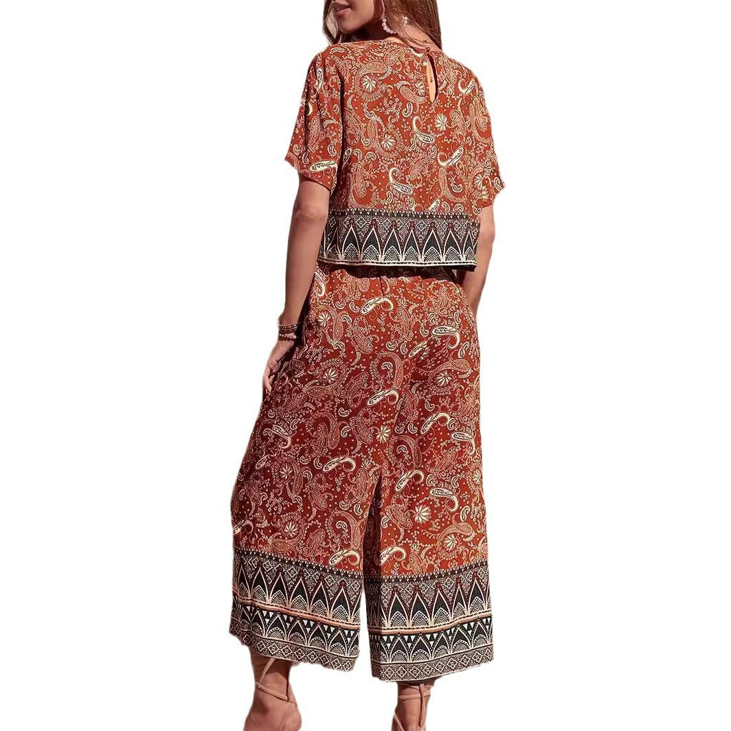 Damekombination i Boho-stil med fritidsoverdel og bredt ben Stilla