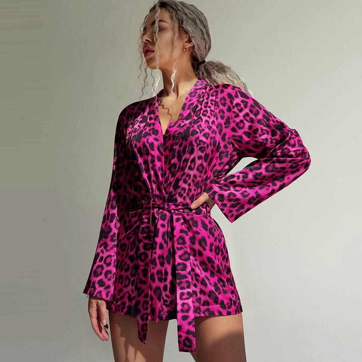 Dame Satin-Kimono- morgenkåbe med moderne leopardmønster og taljebælte Stilla