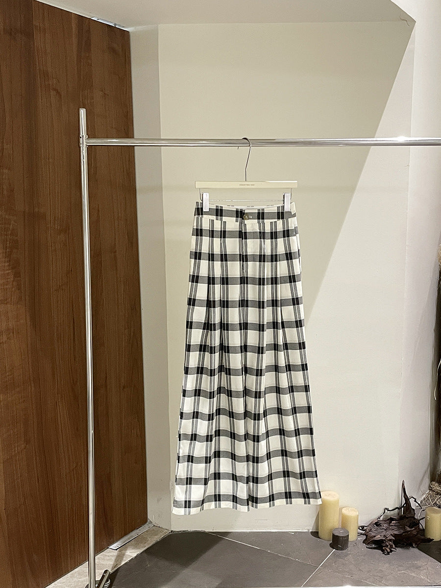 Dame gulerodsbukser med klassisk ternet mønster og flydende snit Stilla