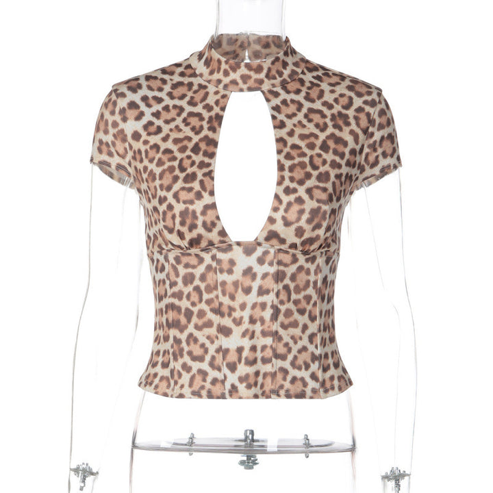 Damen figurbetontes Oberteil mit hochgeschlossenem Design und Cut-Out Akzent Skovae