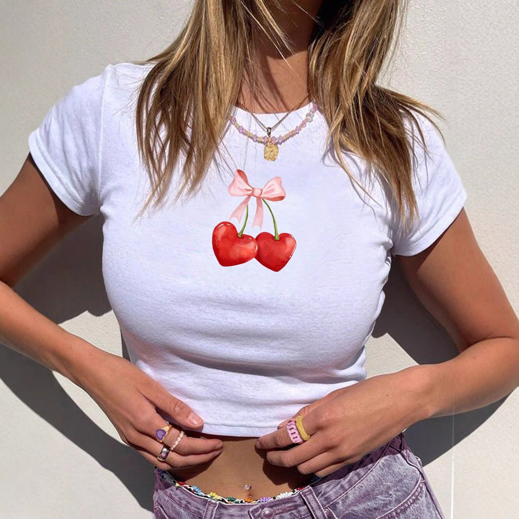 Dame Crop-T-Shirt med frisk kirsebærmotiv og legende sløjfe-design Skovae