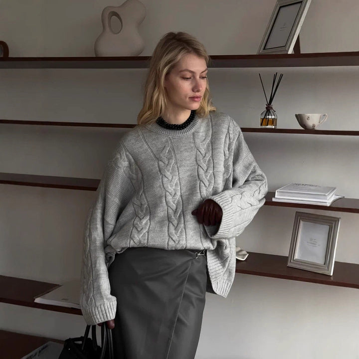 Kvinders strikkede sweater med kabelmønster og let vævning Stilla