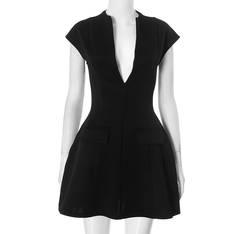 Femme Chic A-linje Mini Kjole med dyb V-udskæring Stilla
