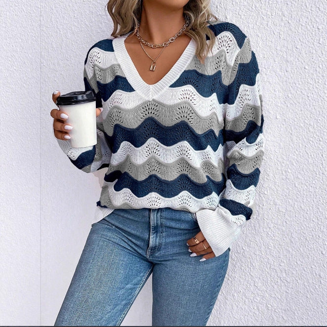 Kvinders V-hals sweater med bølgemønster og luftig struktur Stilla