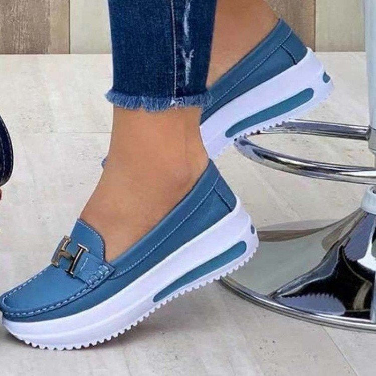 Dame modische Slip-On Loafers med smidigt overmateriale og trendy logo-detalje Stilla