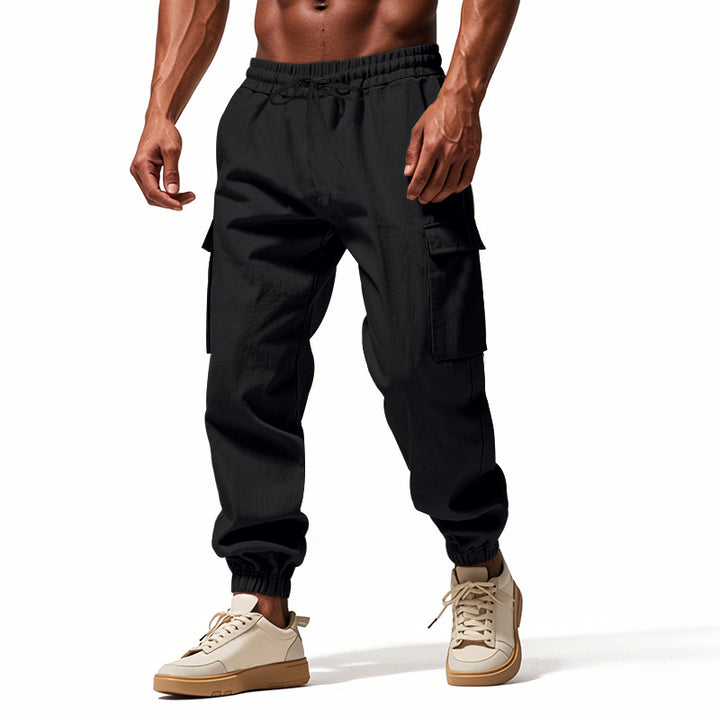 Herrer nan konisk skrånende joggere i utilitarisk stil med elastisk talje, snøre og klaplommer Skovae