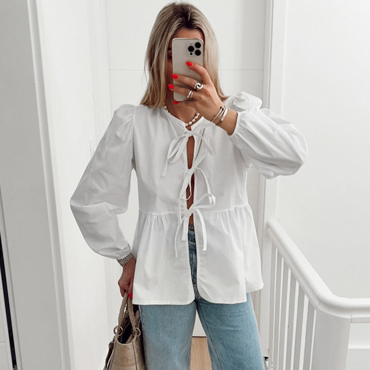 Damebluse med draperinger og dekorative sløjfer Stilla