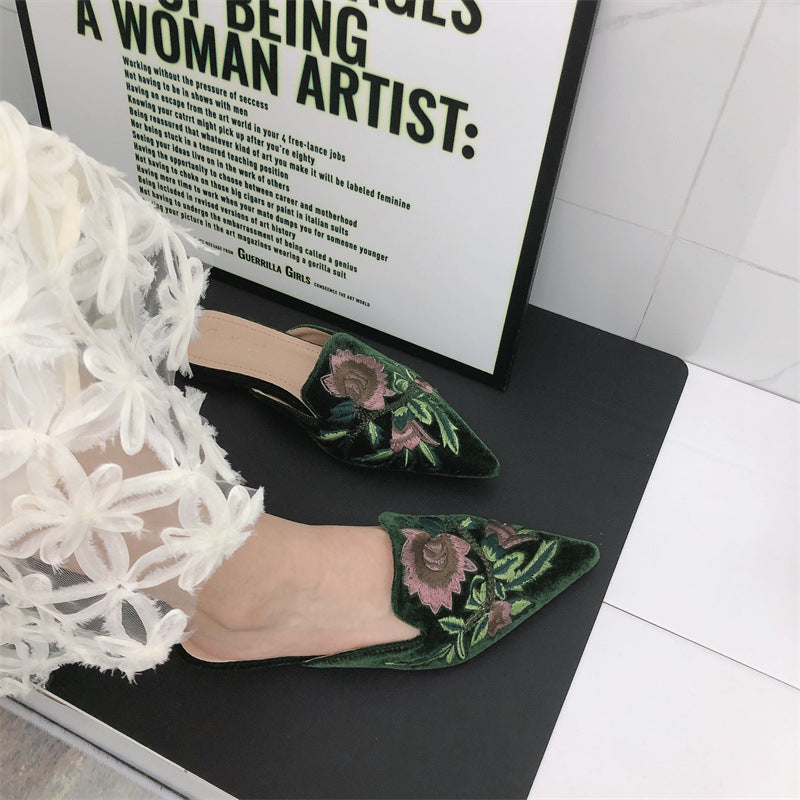 Dame mules med luksuriøse broderier og elegant spidsedesign Stilla