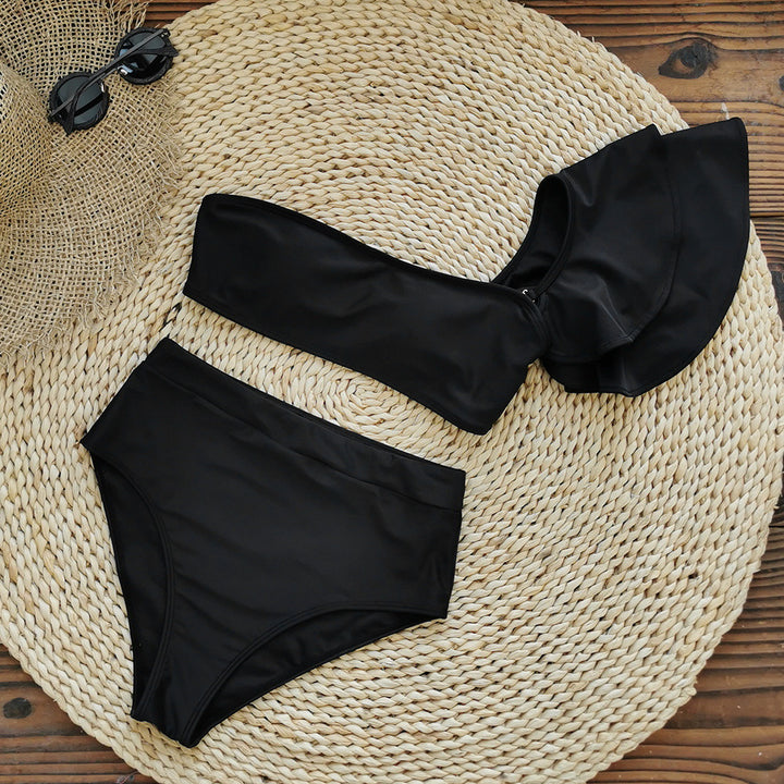 Dame Bikini-sæt med asymmetrisk top og voluminøst flæseelement Stilla