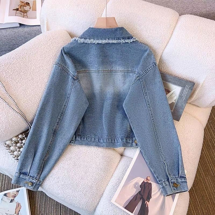 Dame cropped denim jakke med frynser og knapdetaljer Stilla