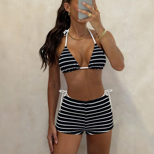 Dame triangel-bikini med sporty shorts-design Skovae