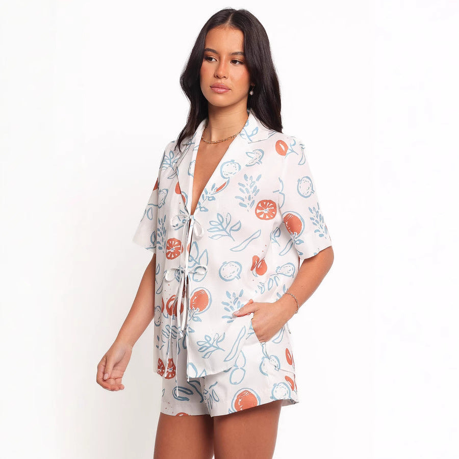 Kvinders afslappet sæt med kort bluse og shorts i frugtagtig design Stilla
