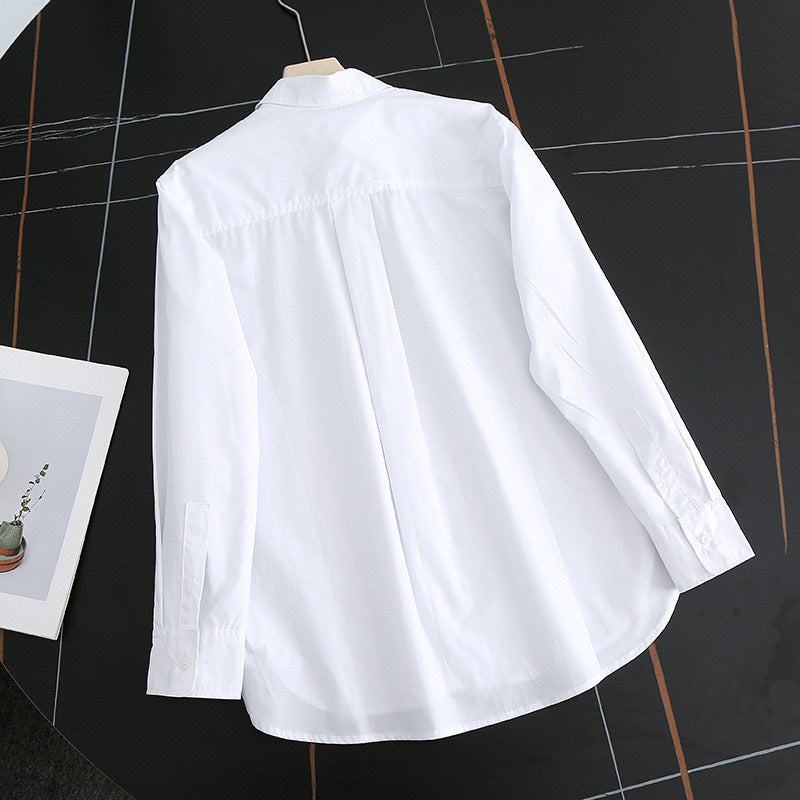 Kvinders elegante og luftige bluse med moderne krave Stilla