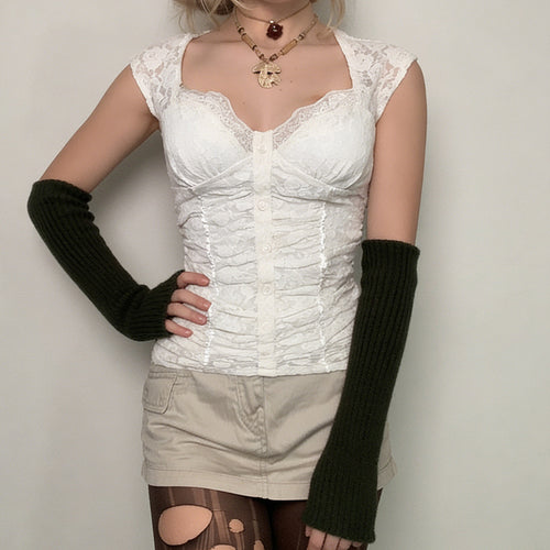 Dame Blonde-Cropped-Top med elegant V-udskæring og flæse detaljer Skovae