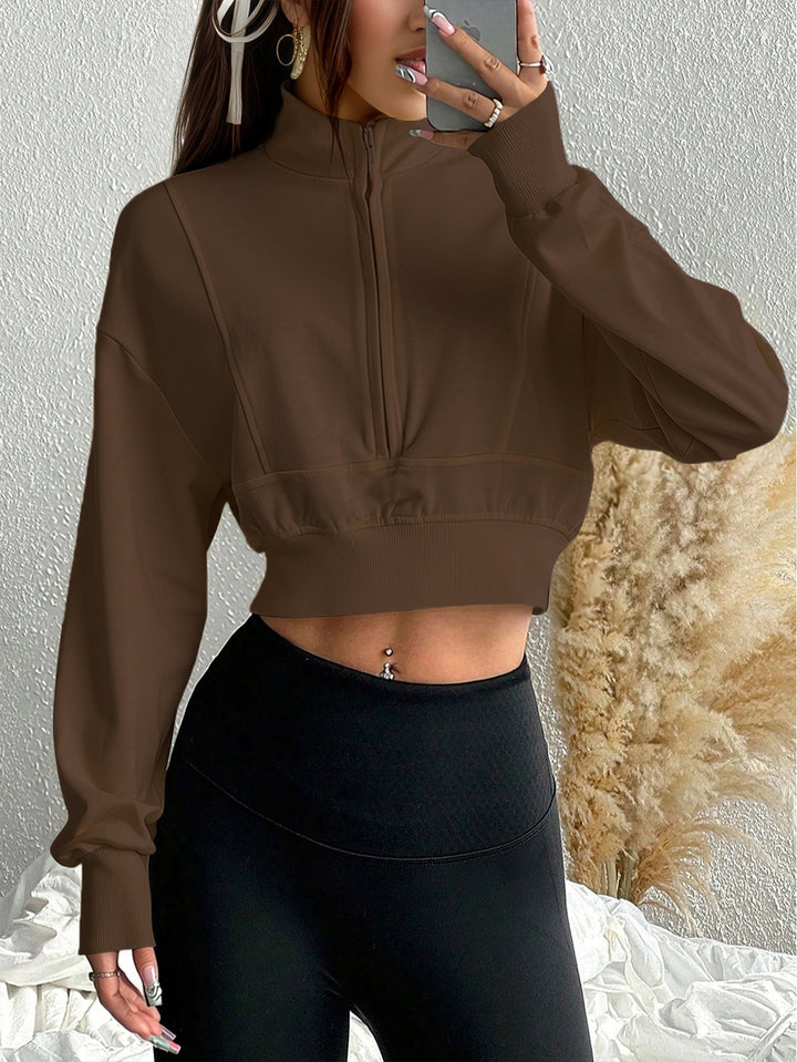 Kvinders cropped sweatshirt med høj-lukning lynlås og lavet af blødt materiale Stilla