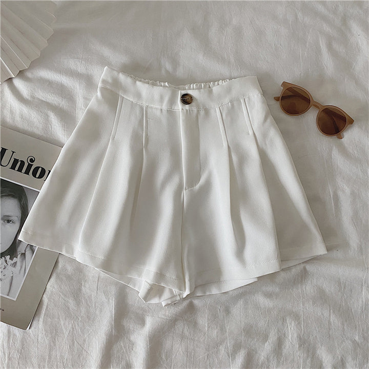 Kvinders elegante shorts med plisseringer og knapdetalje