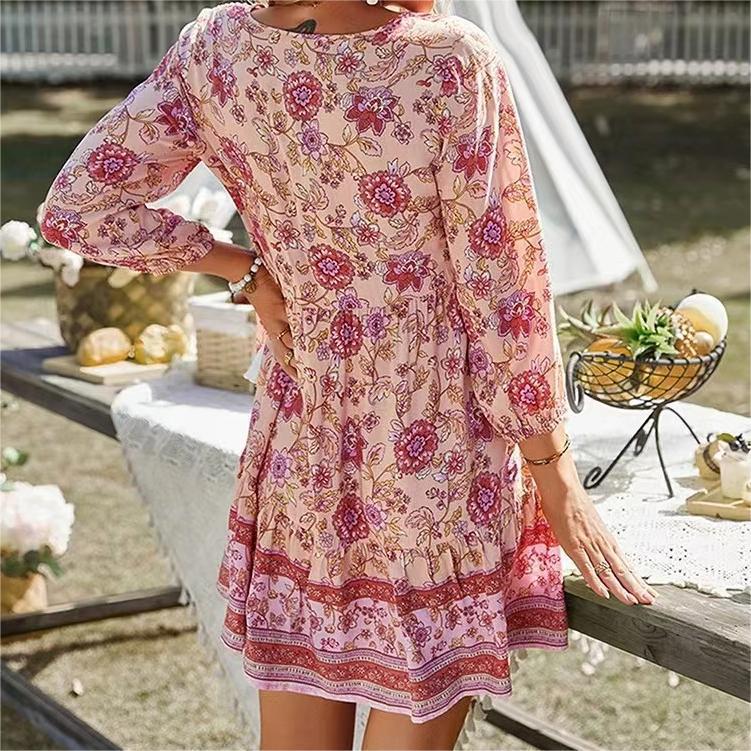 Dame luftig sommerkjole med floral design og trekvart ærmer Stilla
