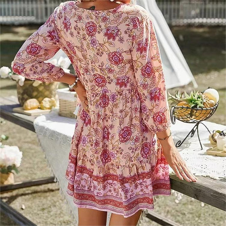 Dame luftig sommerkjole med floral design og trekvart ærmer Stilla