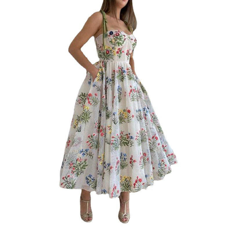 Dame sommermaxikjole med blomsterbroderier og praktiske lommer Stilla