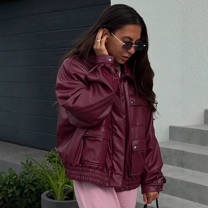 Dame oversized kunstlæderjakke med funktionelle lommer og elastisk bund Stilla